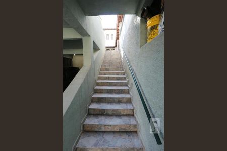 Casa para alugar com 250m², 3 quartos e 2 vagasEscada de Acesso
