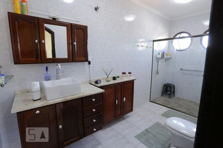 Casa para alugar com 250m², 3 quartos e 2 vagasBanheiro 1