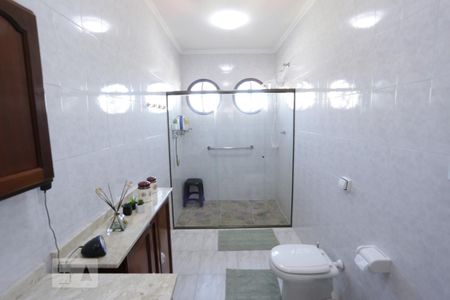Casa para alugar com 250m², 3 quartos e 2 vagasBanheiro 1