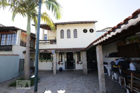 Casa para alugar com 250m², 3 quartos e 2 vagasQuintal/Fachada da Casa