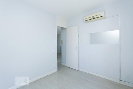 QUARTO 1 de apartamento para alugar com 2 quartos, 43m² em Protásio Alves, Porto Alegre