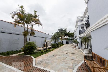 Casa de condomínio à venda com 395m², 4 quartos e 8 vagas Casa de condomínio à venda com 395m², 4 quartos e 8 vagasÁrea comum