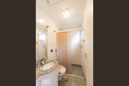 Casa de condomínio à venda com 395m², 4 quartos e 8 vagas Casa de condomínio à venda com 395m², 4 quartos e 8 vagasBanheiro Social