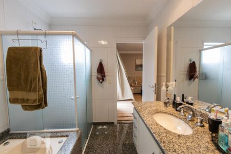 Casa de condomínio à venda com 395m², 4 quartos e 8 vagas Casa de condomínio à venda com 395m², 4 quartos e 8 vagasBanheiro Suite 2