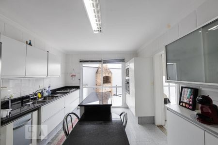 Casa de condomínio à venda com 395m², 4 quartos e 8 vagas Casa de condomínio à venda com 395m², 4 quartos e 8 vagasCozinha