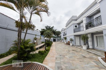 Casa de condomínio à venda com 395m², 4 quartos e 8 vagas Casa de condomínio à venda com 395m², 4 quartos e 8 vagasÁrea comum