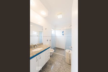 Casa de condomínio à venda com 395m², 4 quartos e 8 vagas Casa de condomínio à venda com 395m², 4 quartos e 8 vagasSuite 1