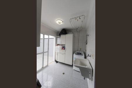 Casa de condomínio à venda com 395m², 4 quartos e 8 vagas Casa de condomínio à venda com 395m², 4 quartos e 8 vagasÁrea de Serviço