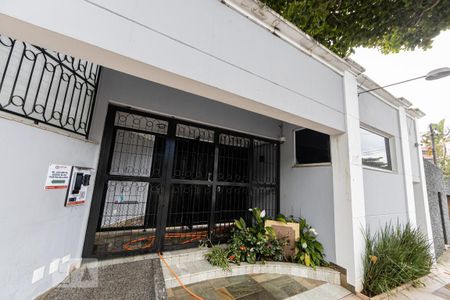 Casa de condomínio à venda com 395m², 4 quartos e 8 vagas Casa de condomínio à venda com 395m², 4 quartos e 8 vagasFachada