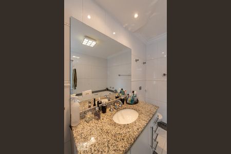 Casa de condomínio à venda com 395m², 4 quartos e 8 vagas Casa de condomínio à venda com 395m², 4 quartos e 8 vagasBanheiro Suite 2