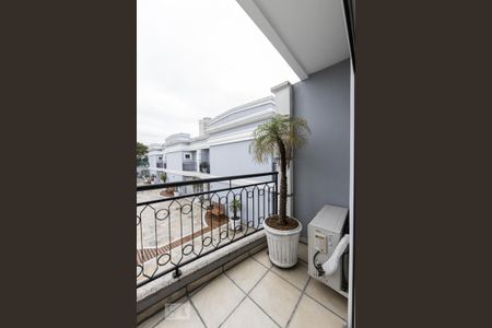 Casa de condomínio à venda com 395m², 4 quartos e 8 vagas Casa de condomínio à venda com 395m², 4 quartos e 8 vagasVaranda Suite 2