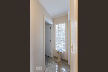 Corredor de casa de condomínio à venda com 4 quartos, 395m² em Vila Bertioga, São Paulo