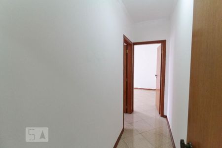 Casa à venda com 100m², 2 quartos e 2 vagasCorredor