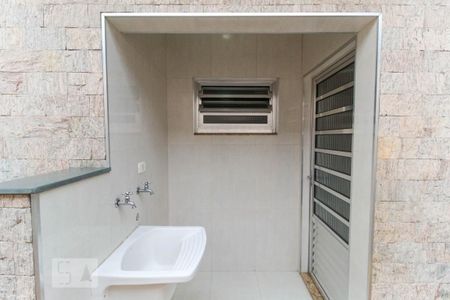 Casa à venda com 100m², 2 quartos e 2 vagasÁrea de serviço