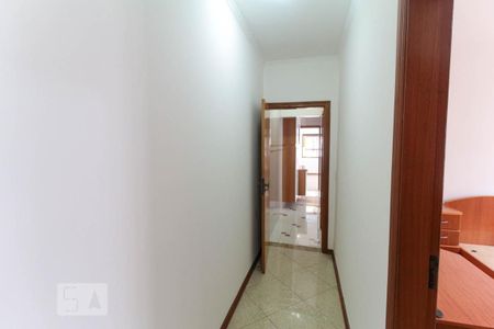 Casa à venda com 100m², 2 quartos e 2 vagasCorredor