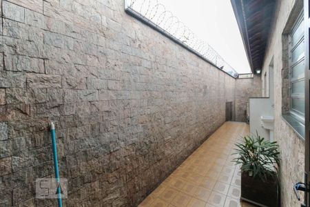 Casa à venda com 100m², 2 quartos e 2 vagasQuintal