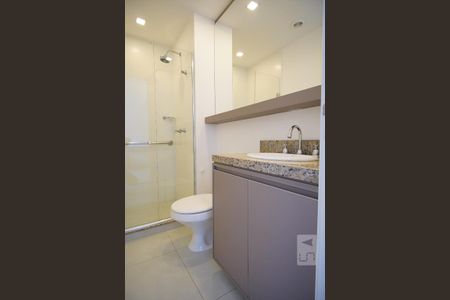 Banheiro de apartamento para alugar com 1 quarto, 35m² em Auxiliadora, Porto Alegre
