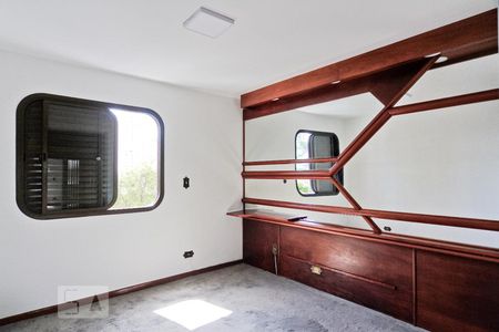 Apartamento para alugar com 165m², 4 quartos e 2 vagasQuarto