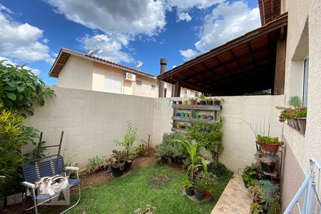 Casa de condomínio à venda com 87m², 2 quartos e 1 vagaQuintal