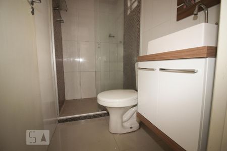 Banheiro de apartamento para alugar com 2 quartos, 40m² em Rubem Berta, Porto Alegre