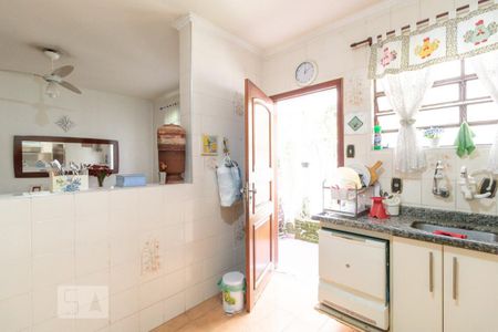 Casa à venda com 130m², 3 quartos e 2 vagas Casa à venda com 130m², 3 quartos e 2 vagasCozinha