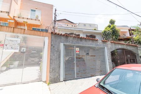 Casa à venda com 130m², 3 quartos e 2 vagas Casa à venda com 130m², 3 quartos e 2 vagasFachada