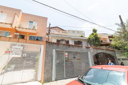 Casa à venda com 130m², 3 quartos e 2 vagas Casa à venda com 130m², 3 quartos e 2 vagasFachada