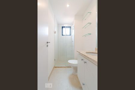 Banheiro de kitnet/studio para alugar com 1 quarto, 26m² em Centro, São Paulo