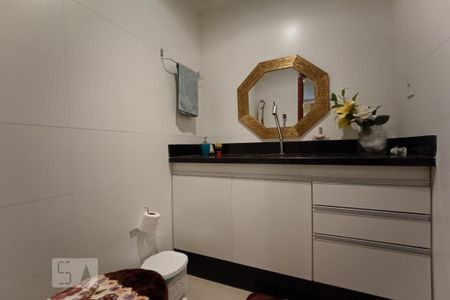 Casa de condomínio à venda com 240m², 3 quartos e sem vagaLavabo