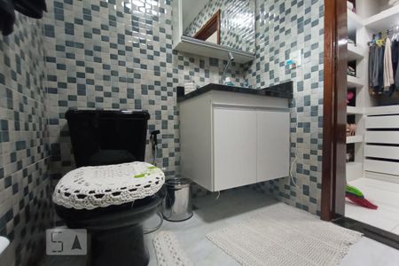 Casa de condomínio à venda com 240m², 3 quartos e sem vagaBanheiro da Suíte 2