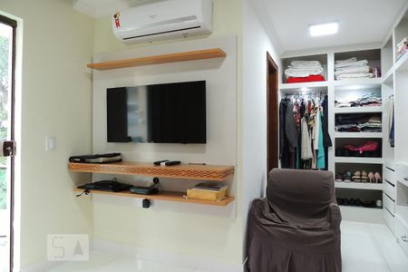 Casa de condomínio à venda com 240m², 3 quartos e sem vagaQuarto Suíte 2