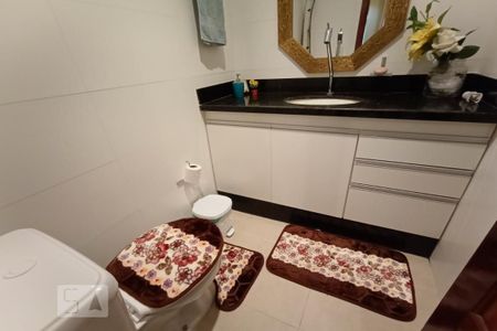 Casa de condomínio à venda com 240m², 3 quartos e sem vagaLavabo