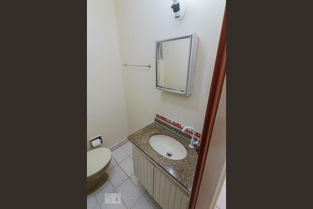 Banheiro Social de apartamento para alugar com 3 quartos, 67m² em Vila Butantã, São Paulo
