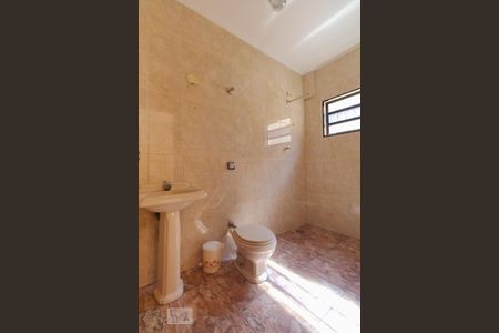 Casa à venda com 190m², 3 quartos e 2 vagas Casa à venda com 190m², 3 quartos e 2 vagasBanheiro