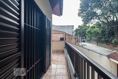 Casa à venda com 190m², 3 quartos e 2 vagas Casa à venda com 190m², 3 quartos e 2 vagasVaranda