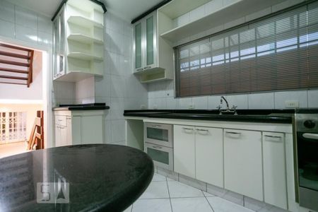 Casa à venda com 300m², 3 quartos e 6 vagas Casa à venda com 300m², 3 quartos e 6 vagasCozinha