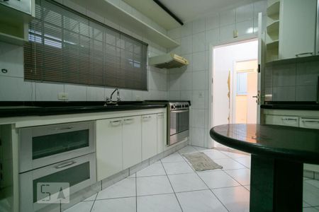 Casa à venda com 300m², 3 quartos e 6 vagas Casa à venda com 300m², 3 quartos e 6 vagasCozinha