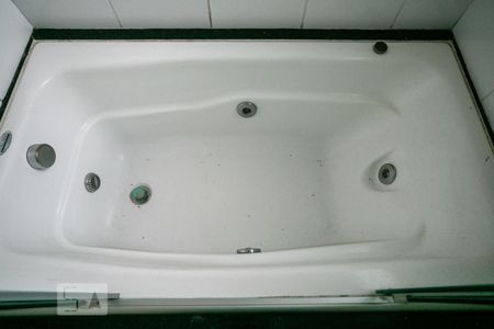 Casa à venda com 300m², 3 quartos e 6 vagas Casa à venda com 300m², 3 quartos e 6 vagasBanheiro da Suíte 1