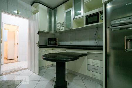 Casa à venda com 300m², 3 quartos e 6 vagas Casa à venda com 300m², 3 quartos e 6 vagasCozinha