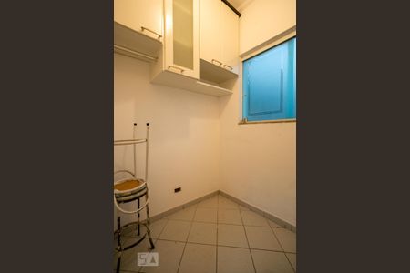 Casa à venda com 300m², 3 quartos e 6 vagas Casa à venda com 300m², 3 quartos e 6 vagasQuarto de serviço