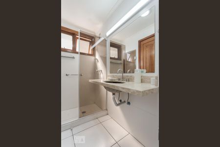 Banheiro da Suíte de apartamento à venda com 3 quartos, 245m² em Petrópolis, Porto Alegre