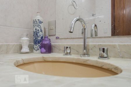 Apartamento à venda com 245m², 3 quartos e 2 vagas Apartamento à venda com 245m², 3 quartos e 2 vagasBanheiro Social 1