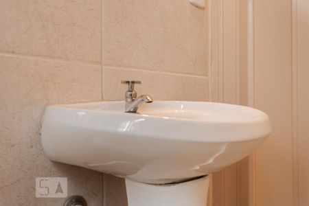 Apartamento à venda com 245m², 3 quartos e 2 vagas Apartamento à venda com 245m², 3 quartos e 2 vagasBanheiro Social 2