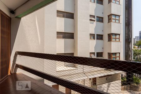 Apartamento à venda com 245m², 3 quartos e 2 vagas Apartamento à venda com 245m², 3 quartos e 2 vagasVaranda