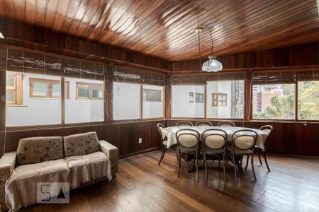 Apartamento à venda com 245m², 3 quartos e 2 vagas Apartamento à venda com 245m², 3 quartos e 2 vagasEspaço Gourmet