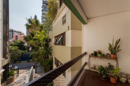 Apartamento à venda com 245m², 3 quartos e 2 vagas Apartamento à venda com 245m², 3 quartos e 2 vagasVaranda