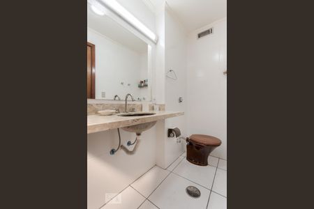 Banheiro da Suíte de apartamento à venda com 3 quartos, 245m² em Petrópolis, Porto Alegre