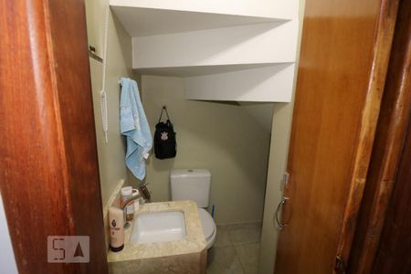 Casa de condomínio à venda com 107m², 2 quartos e 4 vagasLavabo
