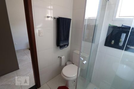 Casa de condomínio à venda com 107m², 2 quartos e 4 vagasBanheiro