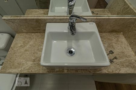 Casa de condomínio à venda com 146m², 3 quartos e 2 vagasBanheiro do Corredor